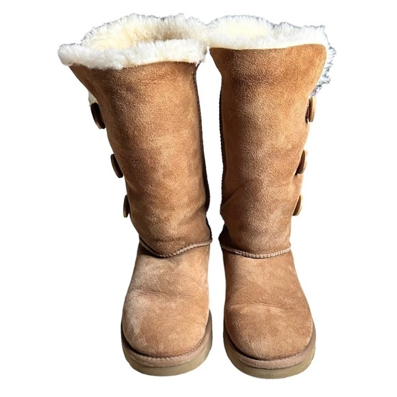 UGG Women’s  Bailey Triple Button Boots. Size 7 - Picture 4 of 10